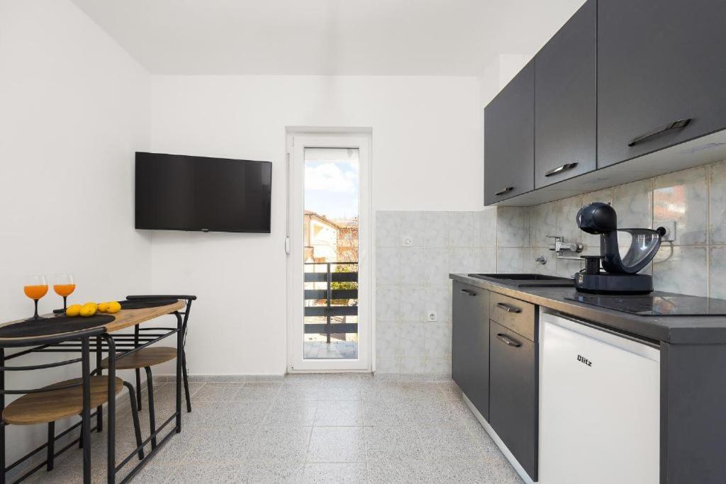 Apartmani Suhi Brod Medulin Kültér fotó
